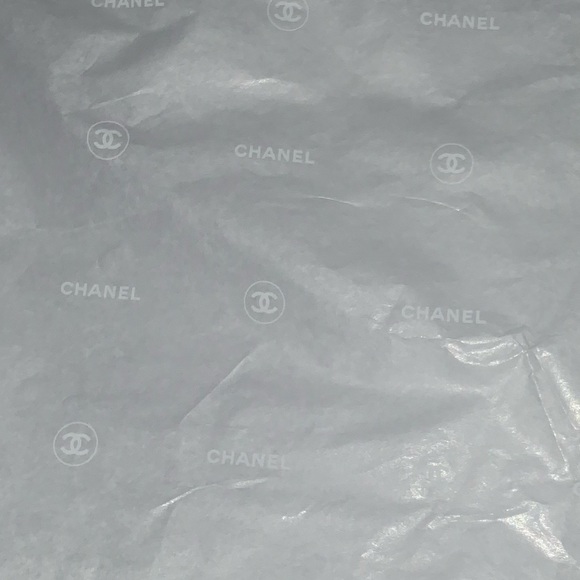 🤍 CHANEL Box with Tissue Paper/Shredded Filler and Cardholder 🖤 - Picture 7 of 7